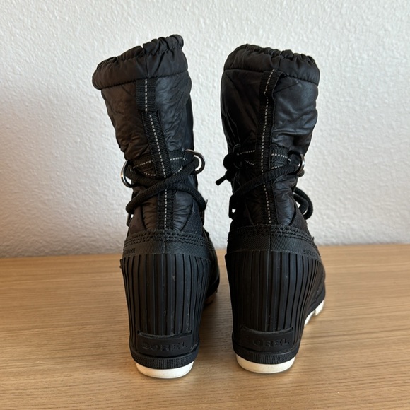 Sorel Black Kinetic Wedge Boot Lace Up/Toggle Closure Waterproof Fleece Lined 7 - Picture 3 of 4